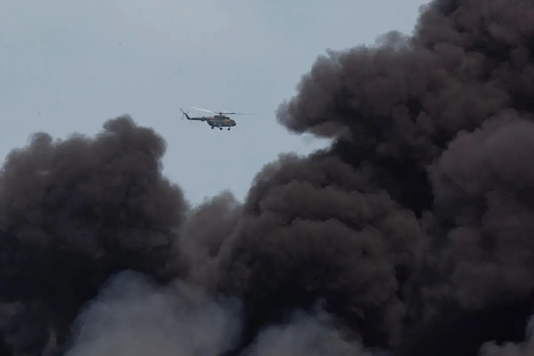cubadebatecu's tweet photo. 📷 Imágenes de nuestro fotorreportero @fotoIsmaelito de lo que sucedió en el incendio en #Matanzas en el día de hoy.

#FuerzaMatanzas https://t.co/tE7R3yKNXH