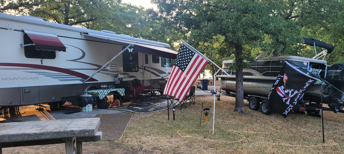 debihoffmeier's tweet photo. @donnyosmond Doing some camping and boating https://t.co/qug6ONX1Wc