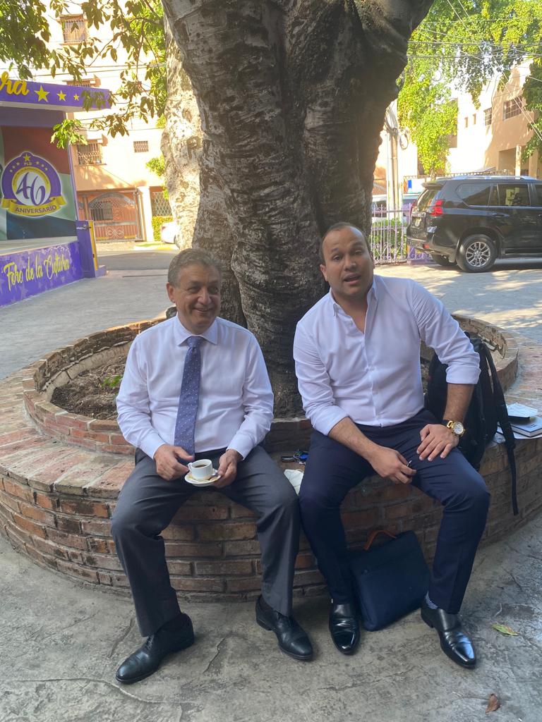 RosalbaSolano16's tweet photo. Un hombre que siempre ha dado la cara a las dificultades y ha sabido salir adelante. Felicidades a nuestro Diputado por tan merecido Reconocimiento. #GustavoSanchez https://t.co/exfu6v2vy2