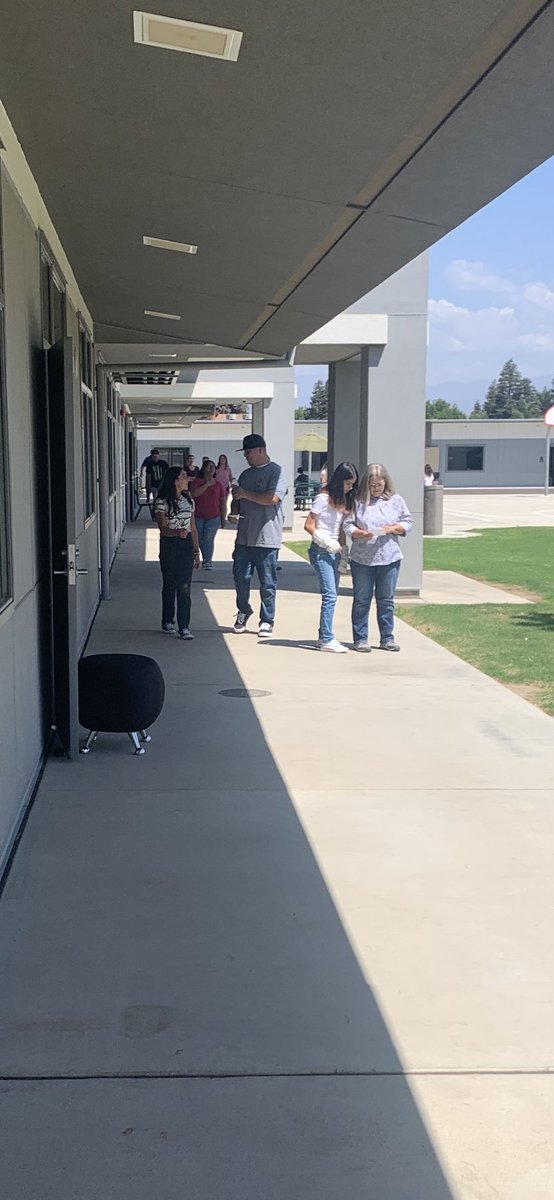jenlsanders's tweet photo. Loved having our Bears on campus to meet and greet their teachers! @SCIABEARS #sciajourney #whateverittakes @IBinBSD https://t.co/G4c3LIIVhh