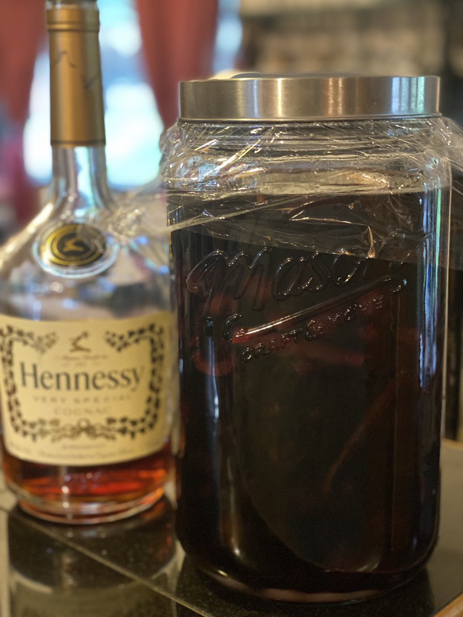 ChaoticOctopus's tweet photo. Small gallon batch of #CherryBounce underway for the holidays, #GeorgeWashington style! Also mini-ferments of strawberry-mint liqueur (vodka base) and strawberry-apple hard cider. @Hennessy @Writer_DG @OutlanderKitchn @FoodiePeakers @samheughan @RealAlexNorouzi @Outlander_STARZ https://t.co/zRbwjpzRbT