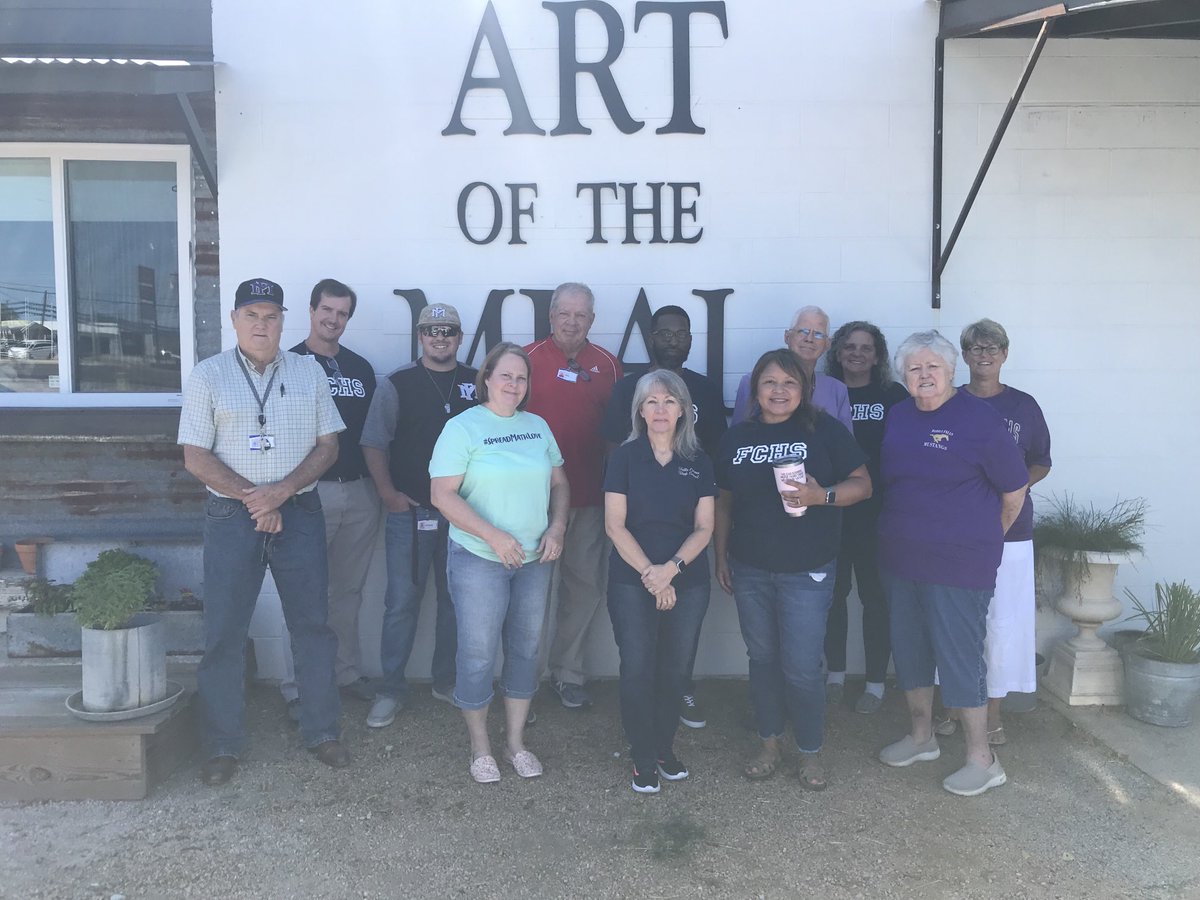 FCHS_Principal's tweet image. Great start to the school year at FCHS!  Thank you Art of the Meal for a fun time!