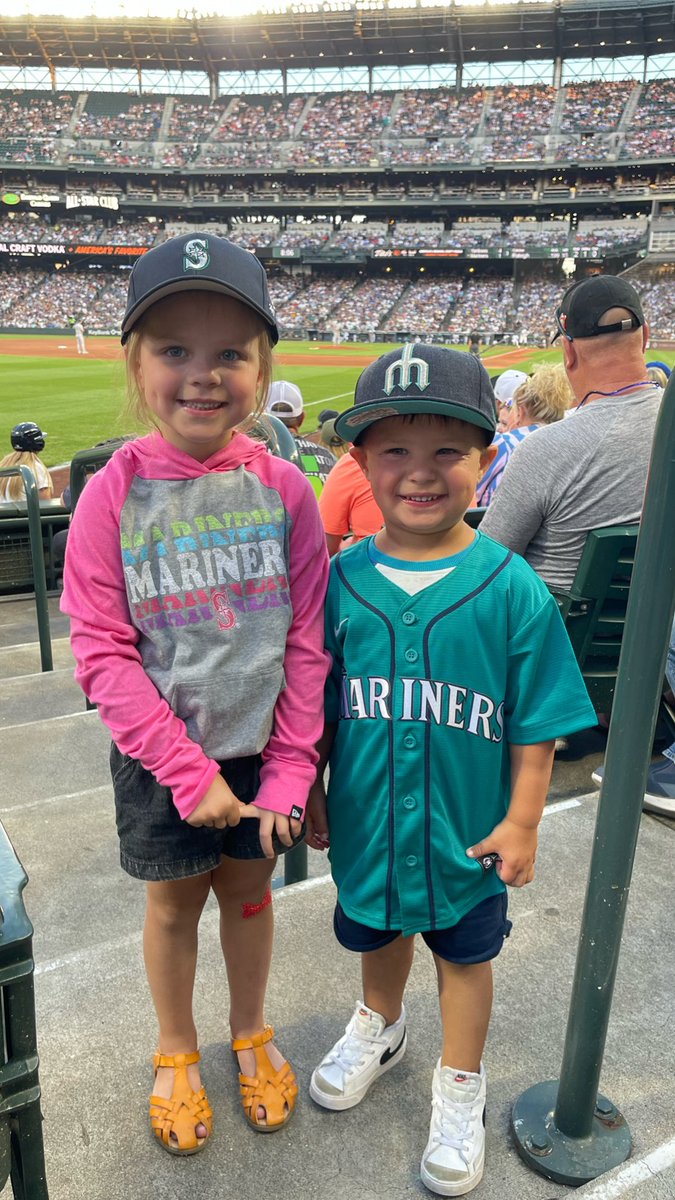 JonLewellyn's tweet photo. Mariners vs Yankees! Couldn’t be a better first game #WHEREiROOT https://t.co/sNCOznn3VD