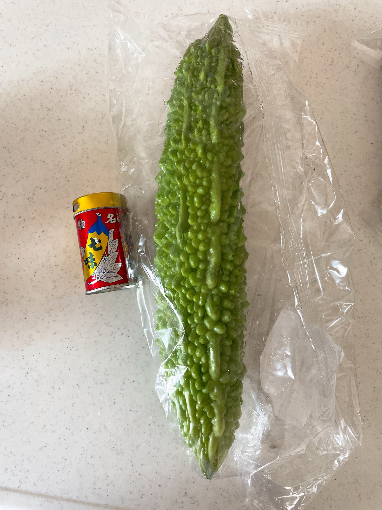 Chia でっかいにがうり来た 息子にあげようかとも思うけど苦味抜くとせっかくの栄養抜けちゃいそうだしあげるならワタにしようかな お野菜 パルシステム にがうり T Co W9r0wet2hr Twitter