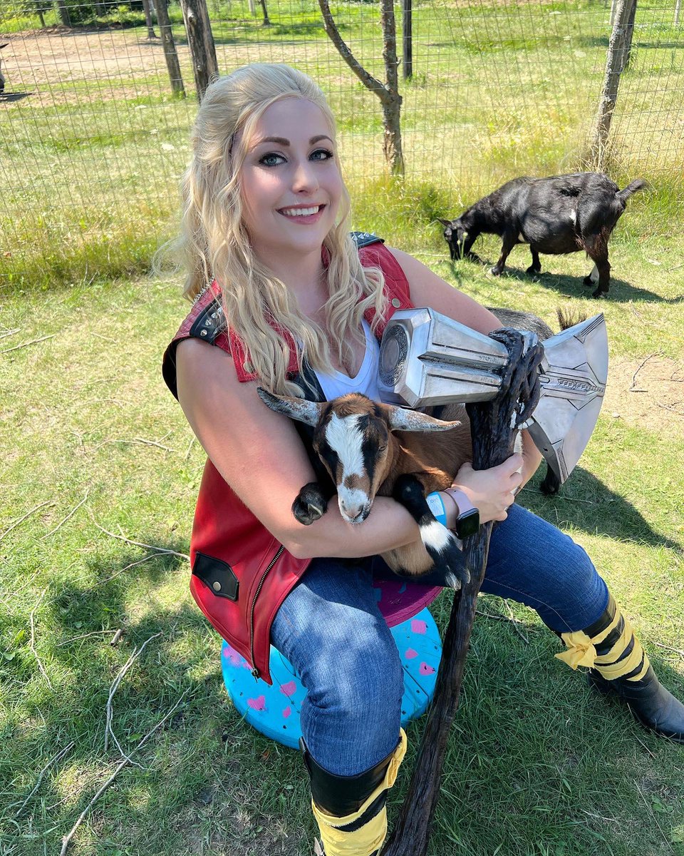 chibi_bara's tweet photo. What a cool way to spend a Saturday! My #thor cosplay and baby goats! Thanks to Pete (1&2)and Victoria for pics! #goatchella #spacegoats #toothgnasher #toothgrinder #marvelcosplay #genderbendthor @chrishemsworth #tatakiwaititi #ThorLoveAndThunder https://t.co/R1QYQKMbGx