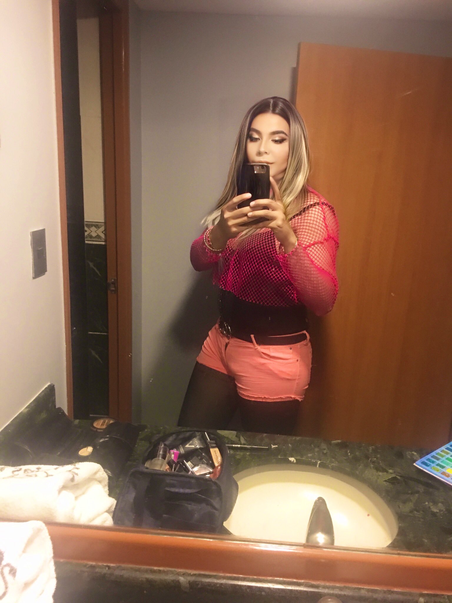 ️🌟Andrea Luna🌟 ️ on Twitter: "Vuelvo a mi look de rubia? https://t.co