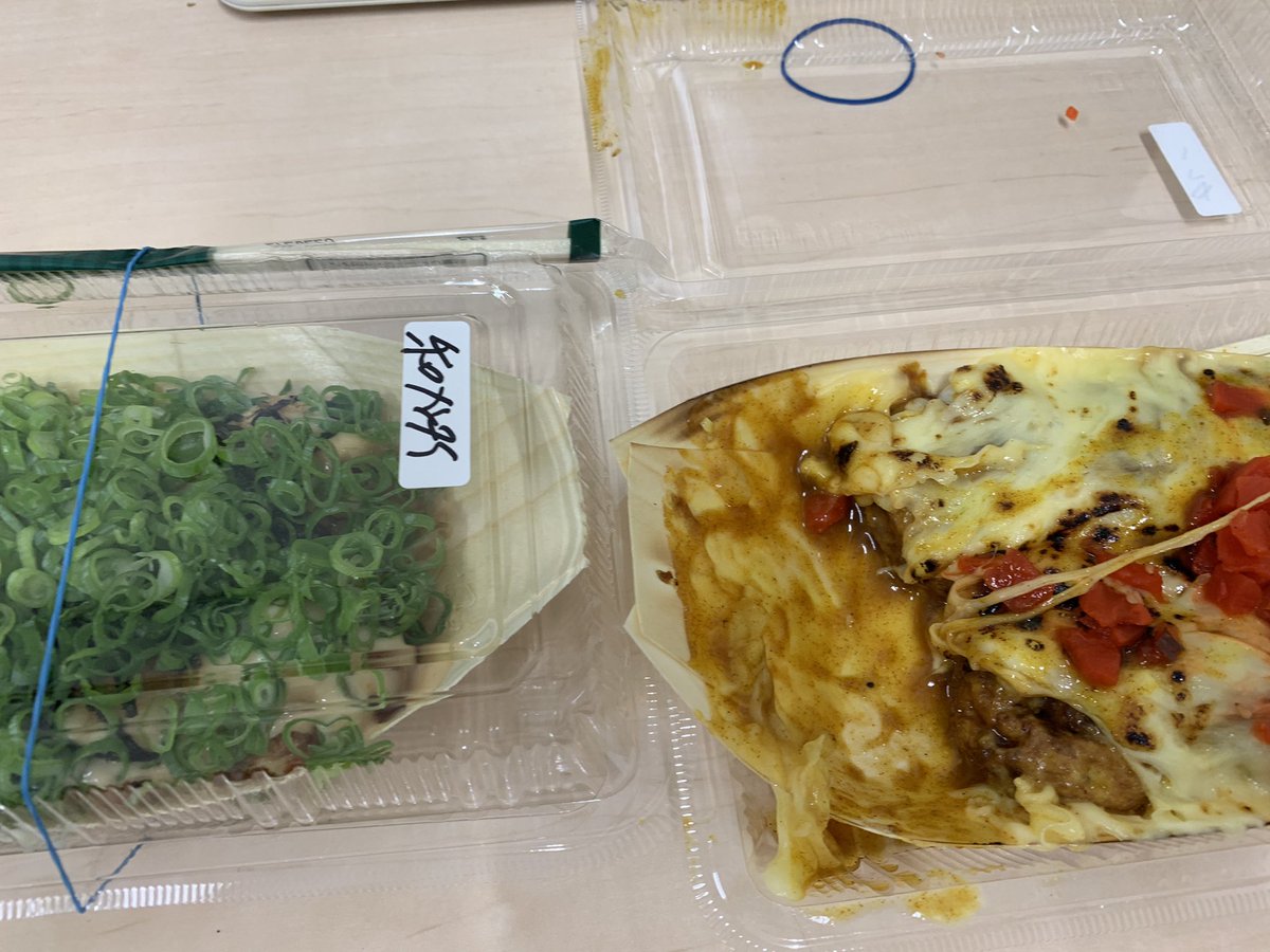 お昼は蛸神🐙さん😊
…カレーとチーズ🧀最高😭👍
からの、おネギ😊切る動画もいい👍けど味もいい👍同僚にお土産🐙で、美味しかったから、買いに行くって🎶
早速Twitterも宣伝済み😄って！また食べてからの写真🤣午後からも頑張ろ🐙