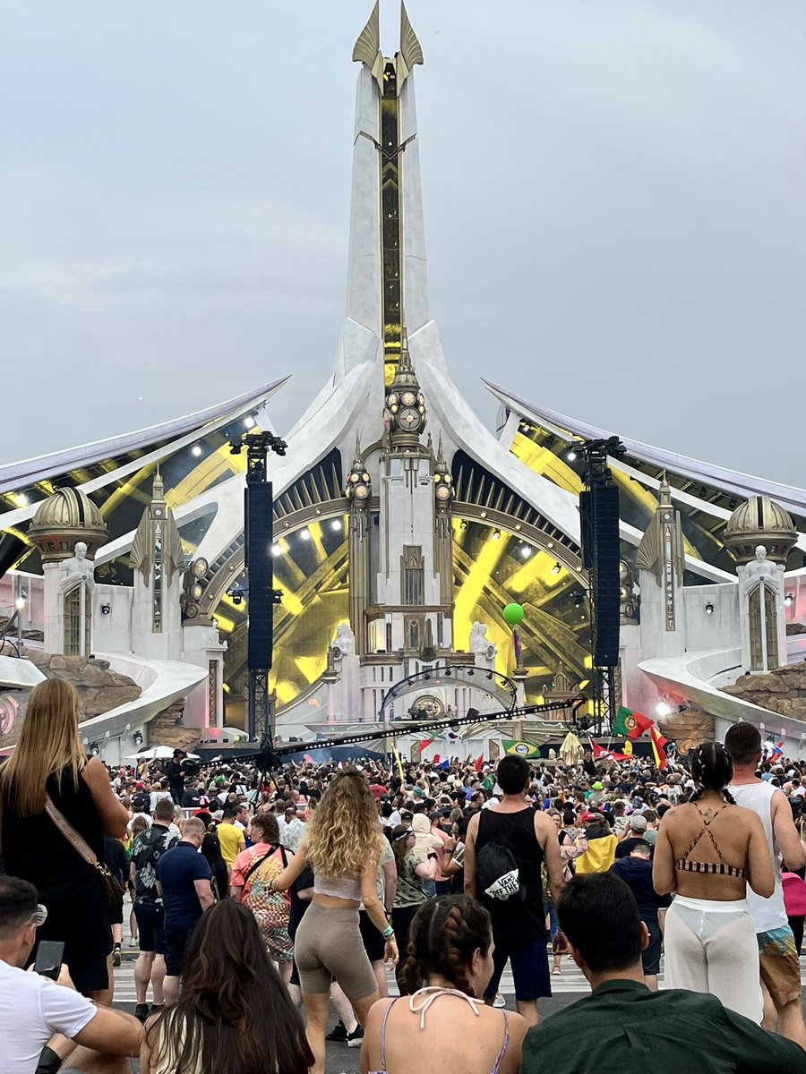 em_ramblez's tweet photo. Take me back to this magical place 😭 #tomorrowland2022 https://t.co/cKgddCEHag