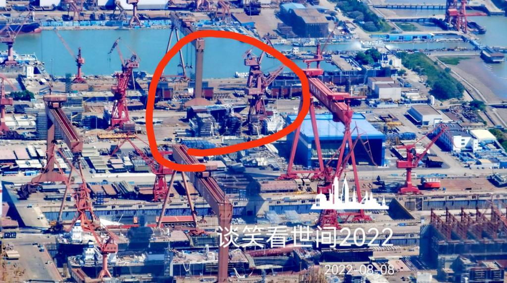 louischeung_hk's tweet image. The front section of the new destroyer, it should be a new batch of Type 052DL destroyer after comparison. 😎