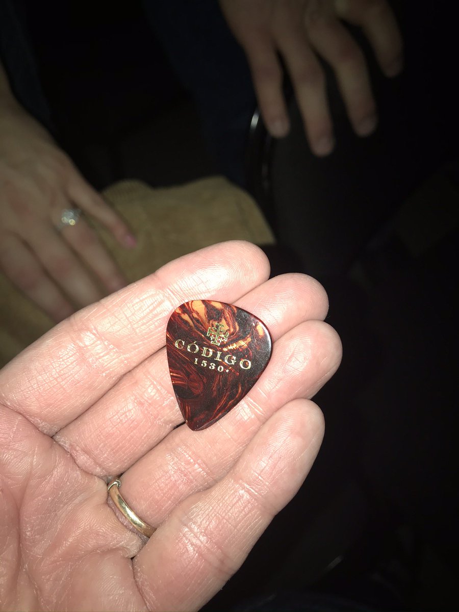 bunnizzg48's tweet photo. @GeorgeStrait Around 10x, most recently 9 days ago in KC. Sat 2nd row in Jan. 2020 and caught his guitar pick. Best concert ever! https://t.co/kYUhju4CxL
