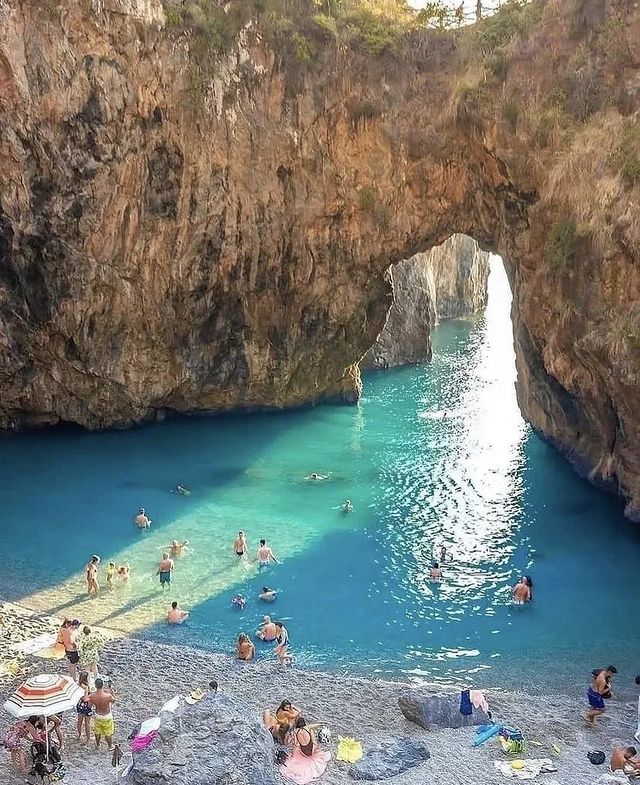 TheOutdoorsmenx's tweet photo. Beach in Italy https://t.co/wdqEknE9nY