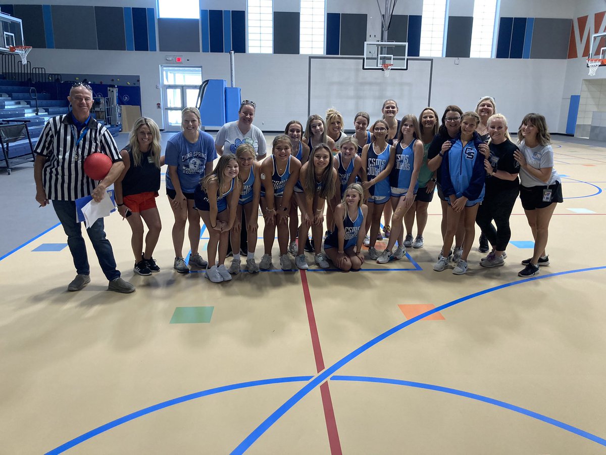MrsD_CS's tweet photo. A big thank you to our middle school cheerleaders for coming to cheer on the elementary teachers for our first day of in-service! Also a big shout out to the best Officer ever for being an amazing referee! #ourWHY #CSEDaretoDream @ChinaSpringES @GaryBuwalda https://t.co/oWqnvo0vEE