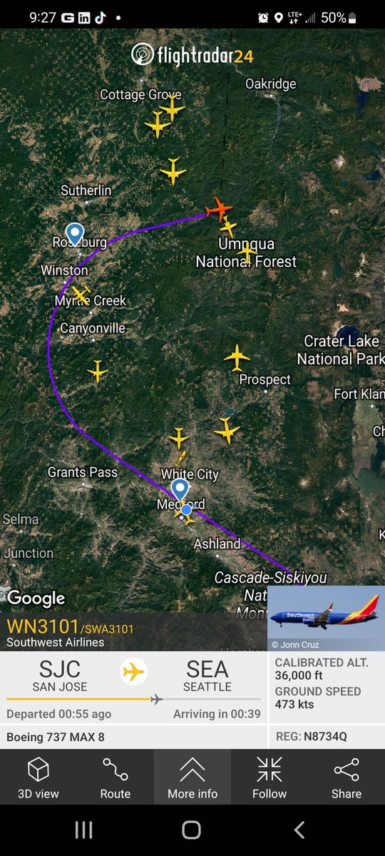 Stick5Stick's tweet photo. @flightradar24 what's with the north bound Seattle flights?...very odd route...
@seattle https://t.co/EJOg2ZaeSa