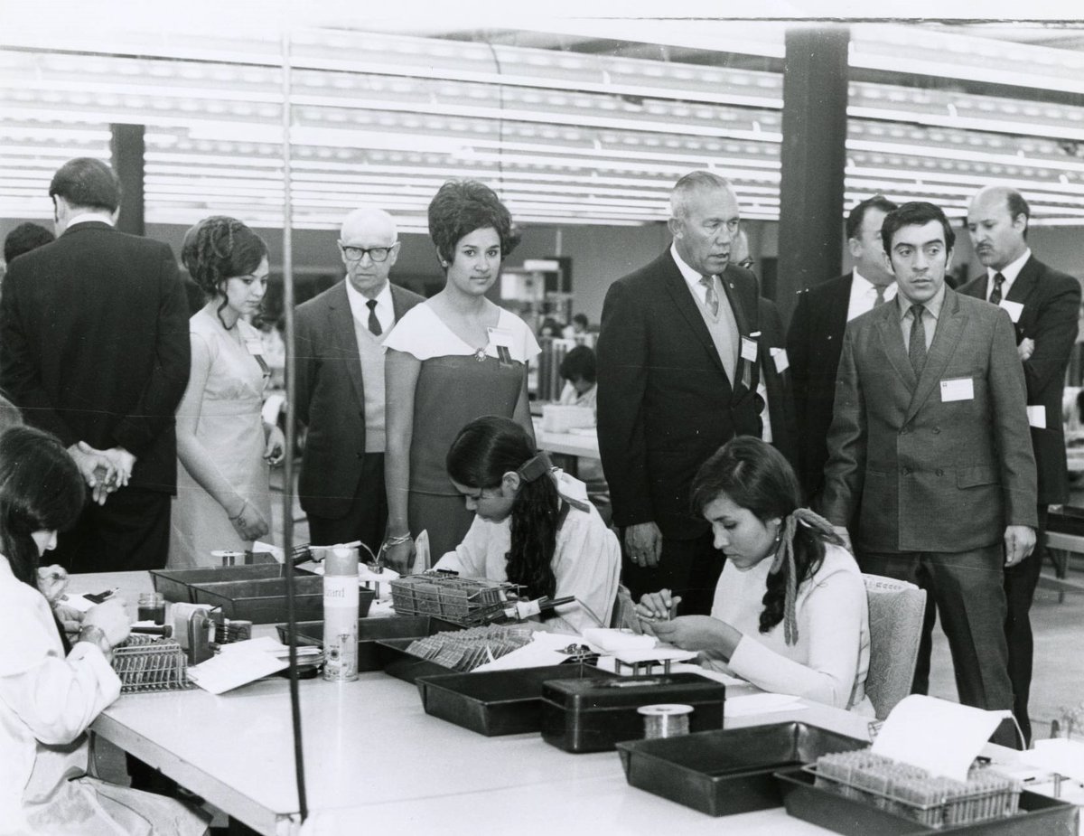 JustCodeCulture's tweet photo. CBI Image o' Day. #CDC Mexico Short Photo Essay 1 of 4 #Tijuana, #Mexico, Printed Circuits Manuf. Plant, Control Data 1968. Annual Open House 8 visitors observe the work of 3 women on printed circuit bd. mfg #TechinMexico #ControlData #LatinAmerica #WomeninTech #WomeninIT #1960s https://t.co/dip03FB4El