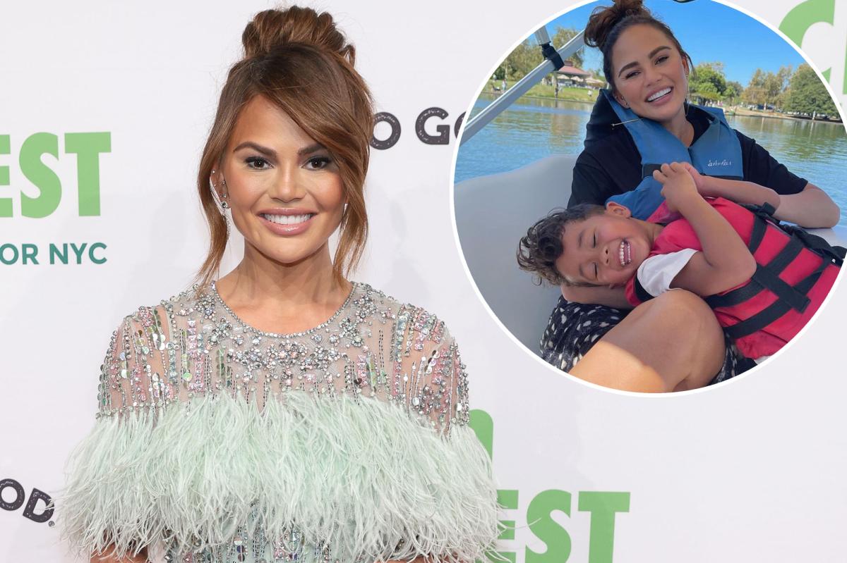 Chrissy Teigen calls out fan who didn't 'recognize' her in new photo https://t.co/CxyLt6uBGj https://t.co/YNZsUcTnhz