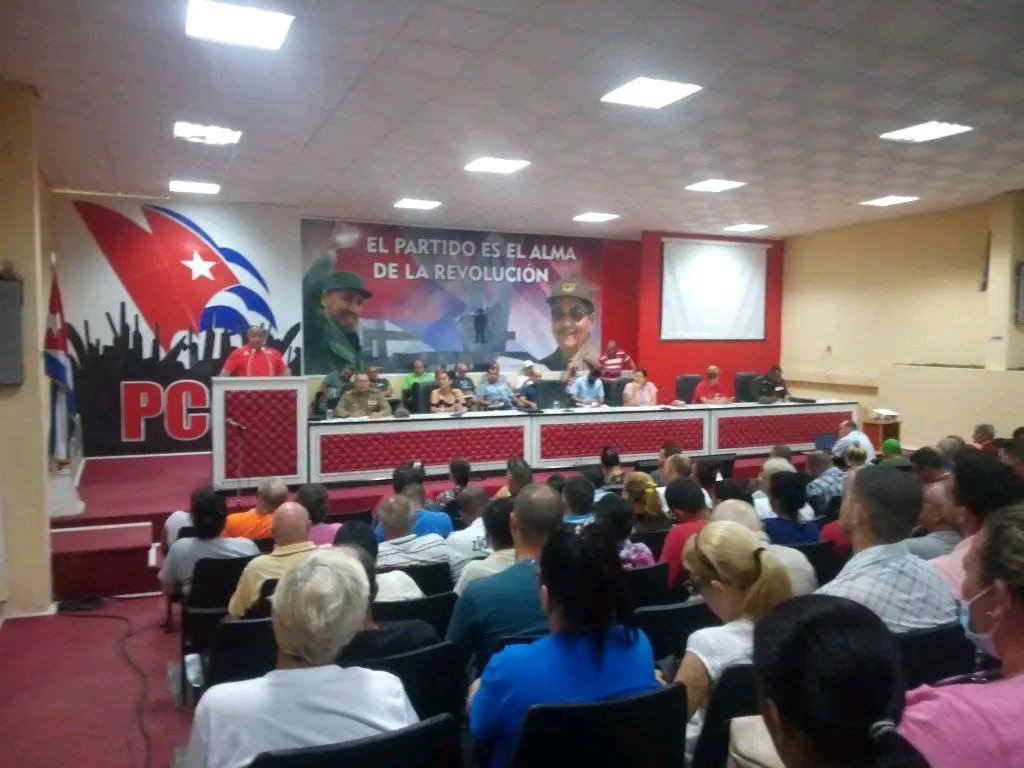 📣 Convoca el integrante del Comité Central del <a href="/PartidoPCC/">Partido Comunista de Cuba</a> y primer secretario en la provincia de #Camagüey <a href="/FHHernndez1/">Federico Hernández Hernández</a> a la unidad de los agramontinos en medio de la compleja situación energética que vive #Cuba.
👉 Se programan apagones de hasta 18 horas
🎙 #FuerzaCuba