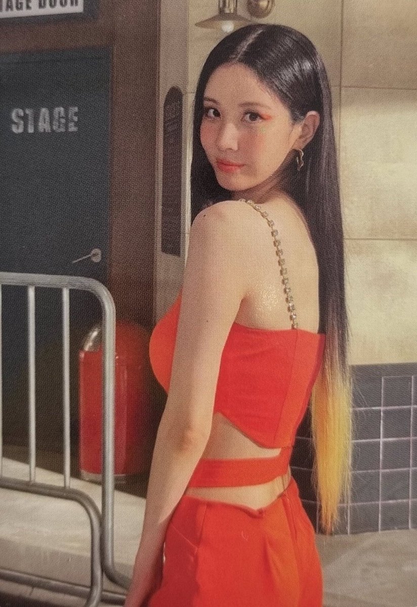 seomate_'s tweet image. Omg look at her! 😍🧡

Cr. @/xxssxxsxsx

#Seohyun #서현
