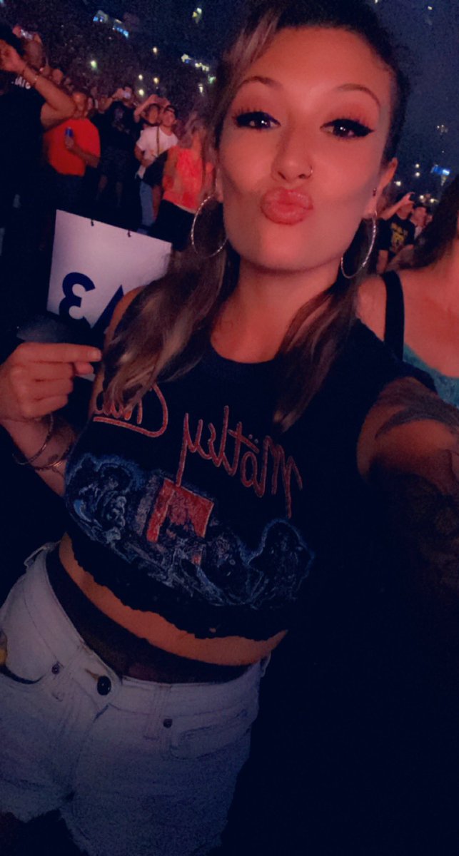 Oil_Patch_Chick's tweet image. Sweet night in Toronto for @Poison @joanjett @DefLeppard and @MotleyCrue 🤩 little disappointed I didn’t get to show @NikkiSixx my tits 🤷🏻‍♀️