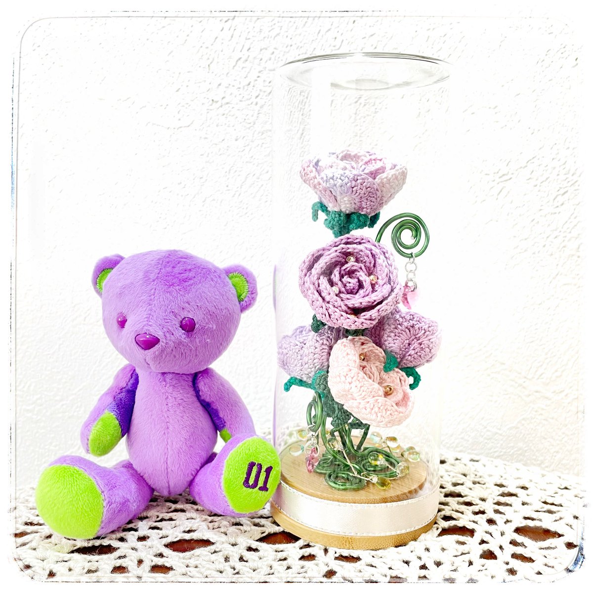 minneにて発売中

フラワーシリンダー今日発売

パープルローズ　1点
ユリ＆薔薇　　　1点
カラーリリー　　1点

ワイヤーとビーズと編み花
を使った作品です♪

#minneで発売 
#フラワーシリンダー 
#薔薇
#カラーリリー
#ユリ
#ハンドメイド
#編み花