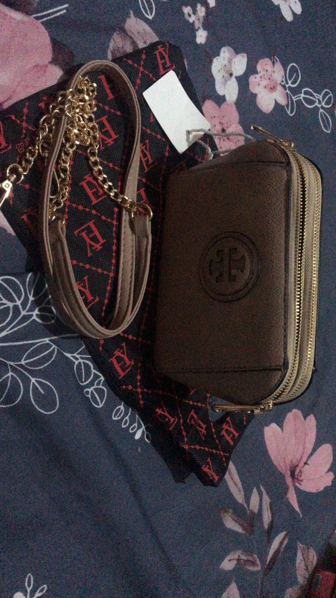 fbbiriani's tweet photo. GIVEAWAY alert!!!
Retweet dan follow akun aku yaa. Besok diumumin. 
Pilih salah satu  ya guys.
#Giveaway #GA #tasoriginal https://t.co/GoPH4YiczE