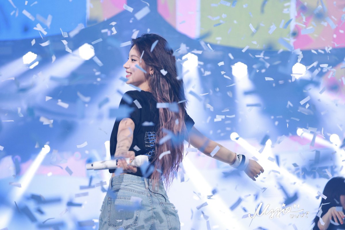 yejispinkstrip's tweet photo. photos of hwang yeji that make me giggle and smile like an idiot 🥰 https://t.co/wYVIeAMsIN