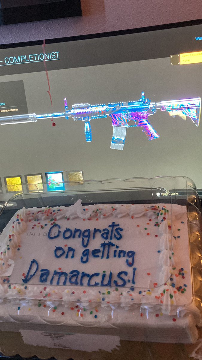 Wiikstrom's tweet photo. My homies brought me cake tonight but what they don’t know is all I wanted was their cake 😫 🍑 https://t.co/rbpv70EUsp