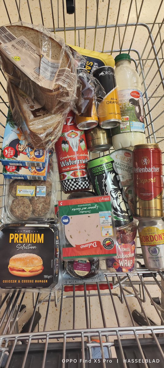 Blutrost's tweet photo. Hab den Racker wieder einkaufen geschickt und der Käufer nur Scheiße https://t.co/FwZOQKswAm