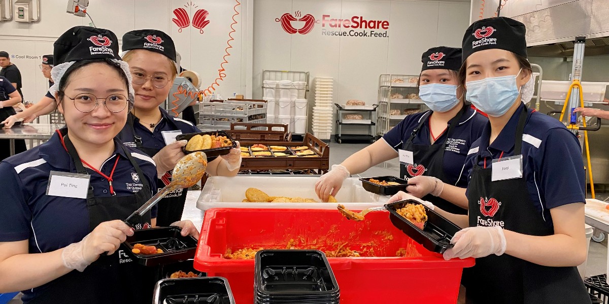 Last week first year #UQ Master of Dietetics Studies students undertook a day of food preparation experience in the commercial kitchen of <a href="/fareshare_aus/">FareShare</a>. 

Two student teams helped prepare 4,929 meals for Australians in hardship 👏

@ProfTruby @DanielleCaveAPD