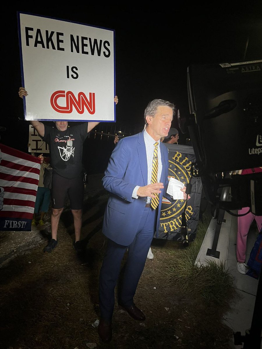 MedicalTyrannyX's tweet photo. CNN trying to do a live segment in Mar-A-Lago.

Let the games begin. https://t.co/szrK0RhsKv