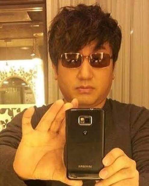 jisooacoustic_'s tweet photo. Happy Birthday bang pd nim ang wish ko lang ay ipakilala moko sa mga artist mo🤭🤭
#Bangpdnim https://t.co/Ux1Nkv3QAs