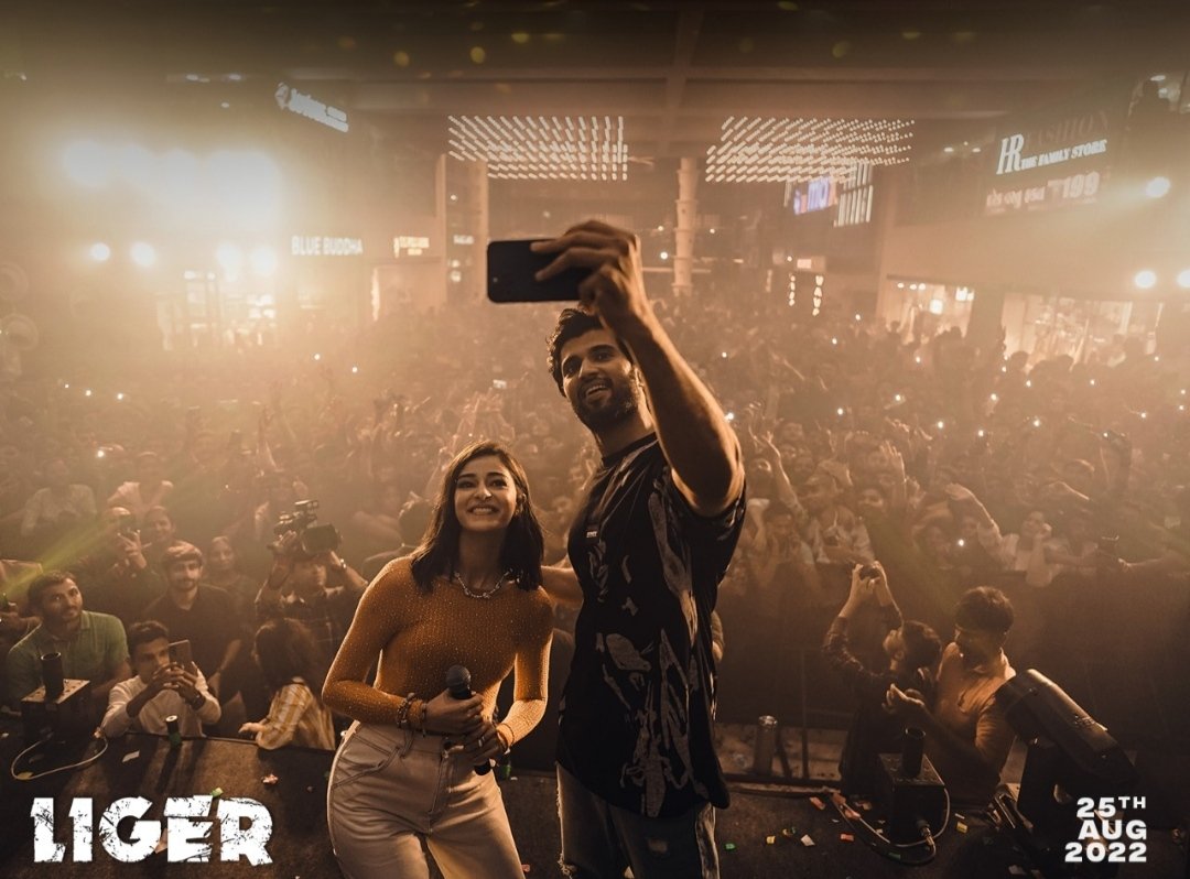 Shanmug40560545's tweet photo. #VijayDeverakonda @VDTrendsOffl
@AKVDFC
#AskLiger #liger
🙂💖Everything i want to say doesn't come out in words🤍 🤗 When you come to Chennai I will stand by your side as a girlfan Just take a look enough 🤗❤ @TheDeverakonda https://t.co/Cc9HdggBsf