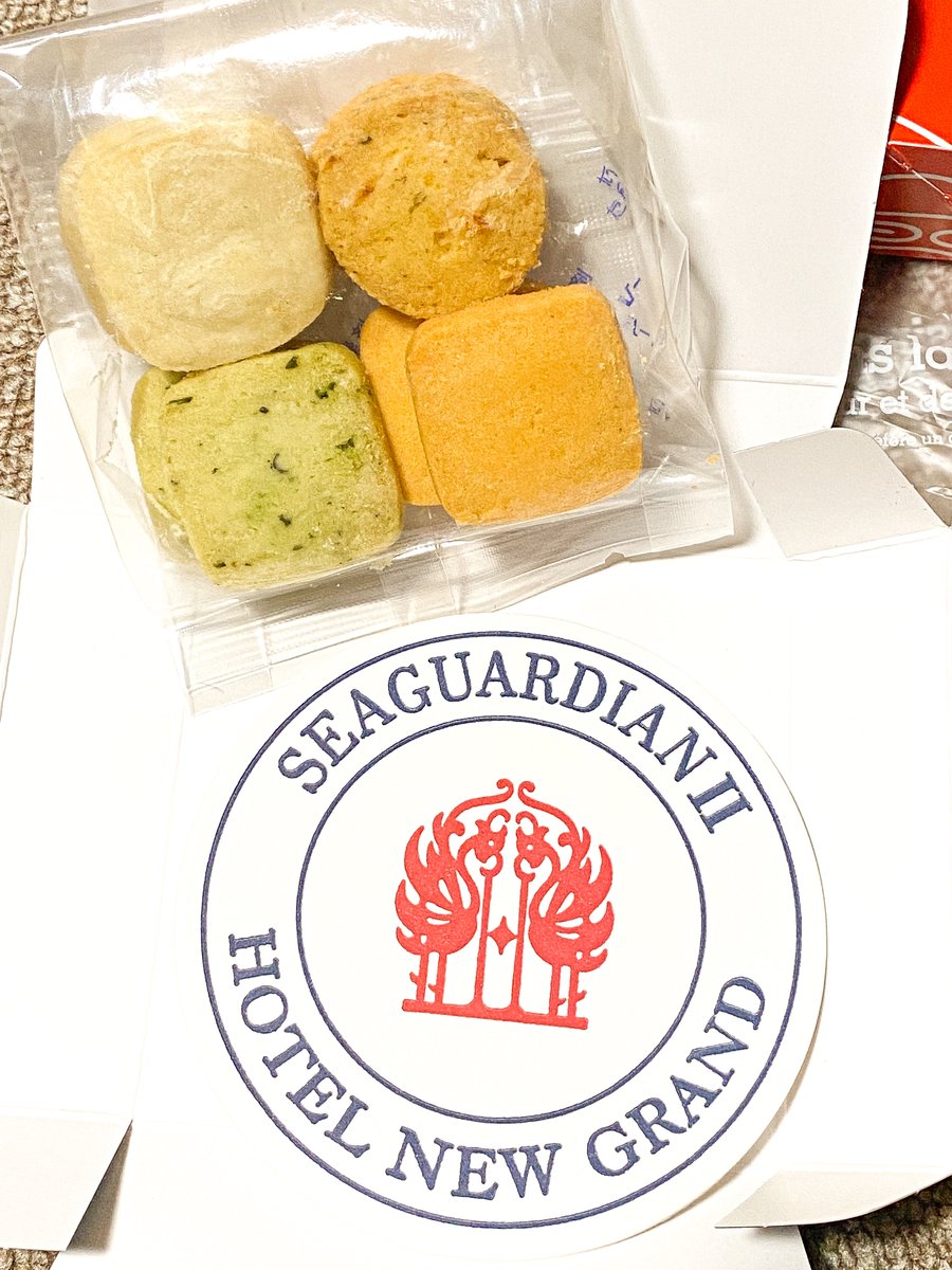 お客様からクッキーいただきました🍪
このクッキー実は甘くなくて斬新！美味しかったです！特にバジル好きなのでバジル味のが最高でした😋ありがとうございます✨