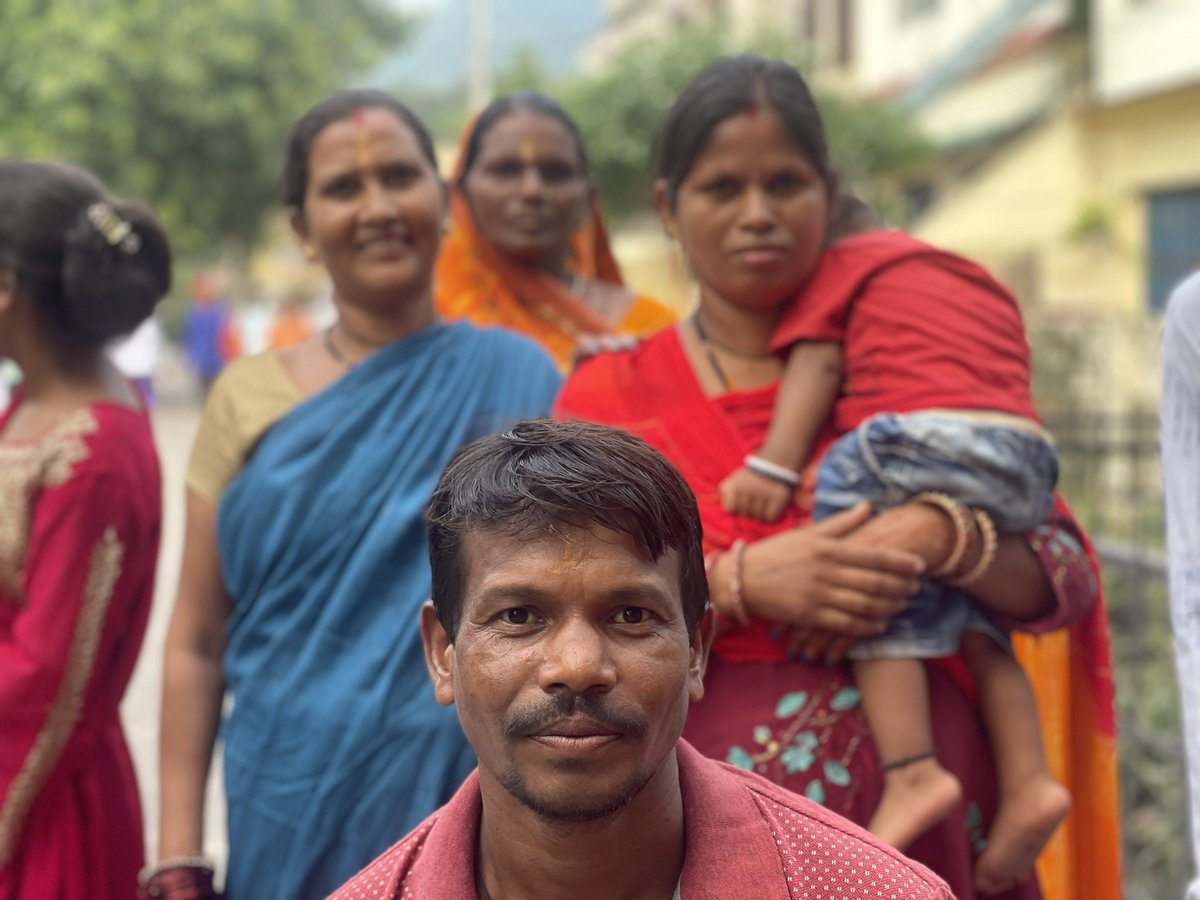 AndyMerlo_'s tweet photo. Asi es la moda en #rishikesh #india una ciudad donde no se vende alcohol, pero su gente es alegre de corazón #namaste #yogagirl #vinyasa #andoconandy https://t.co/LopsalAEfx