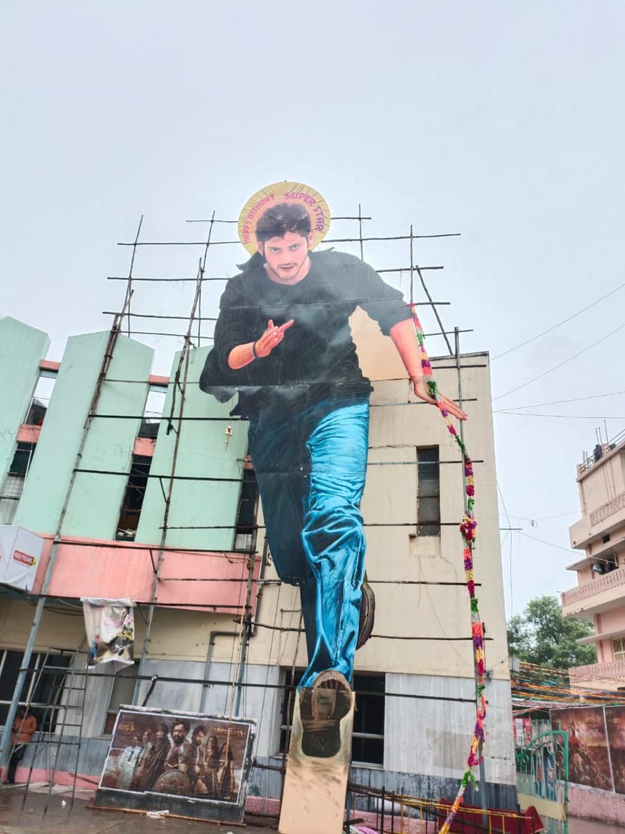 NaveenMBVizag's tweet photo. Sudharshan Gadda Mahesh Babu Adda 💥

2006                                         2022 https://t.co/kXUlA6cl7p
