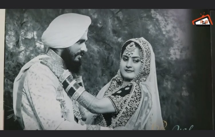 harrysimran00's tweet photo. ਕੈਨੇਡਾ ਪਹੁੰਚ ਮੁੱਕਰ ਗਈ ਨੂੰਹ? ਕਹਿੰਦੀ ਕਰ ਲਵੋ ਜੋ ਕਰਨਾ ਮੈਂ ਤਾਂ ਕੈਨੇਡਾ ਆਉਣਾ ਸੀ। ਮੁੰਡਾ ਕਹਿੰਦਾ ਲੋਕ ਤਾਹਨੇ ਮਾਰਦੇ ਆ ਮੇਰਾ ਤਾਂ ਮਰਨ ਨੂੰ  ਦਿਲ ਕਰਦਾ ਦੁਖੀ ਪਿਓ ਪੁੱਤ ਨੇ ਕੈਮਰੇ ਅੱਗੇ ਰੋ ਕੇ ਦੱਸੀ ਹੱਡਬੀਤੀ
#canada #latestpunjabinews #punjab https://t.co/JMM8BB0Wes