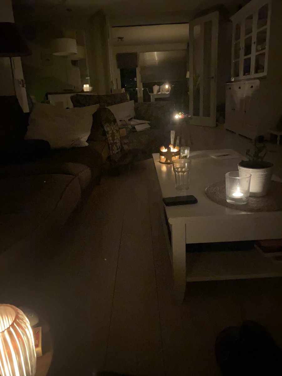 estherroddav's tweet photo. Even nog over gisteren 8-8-22.. de energie van deze bijzondere poortdagen houdt nog aan tot zeker 12-8, dan is het weer volle maan.
#poortdag #energie #sluier #hemelenaarde #manifesteren #affirmatie #doelenstellen #engelen #overvloed #heling #nieuw #dankbaar ✨ https://t.co/iNO78EYtbi