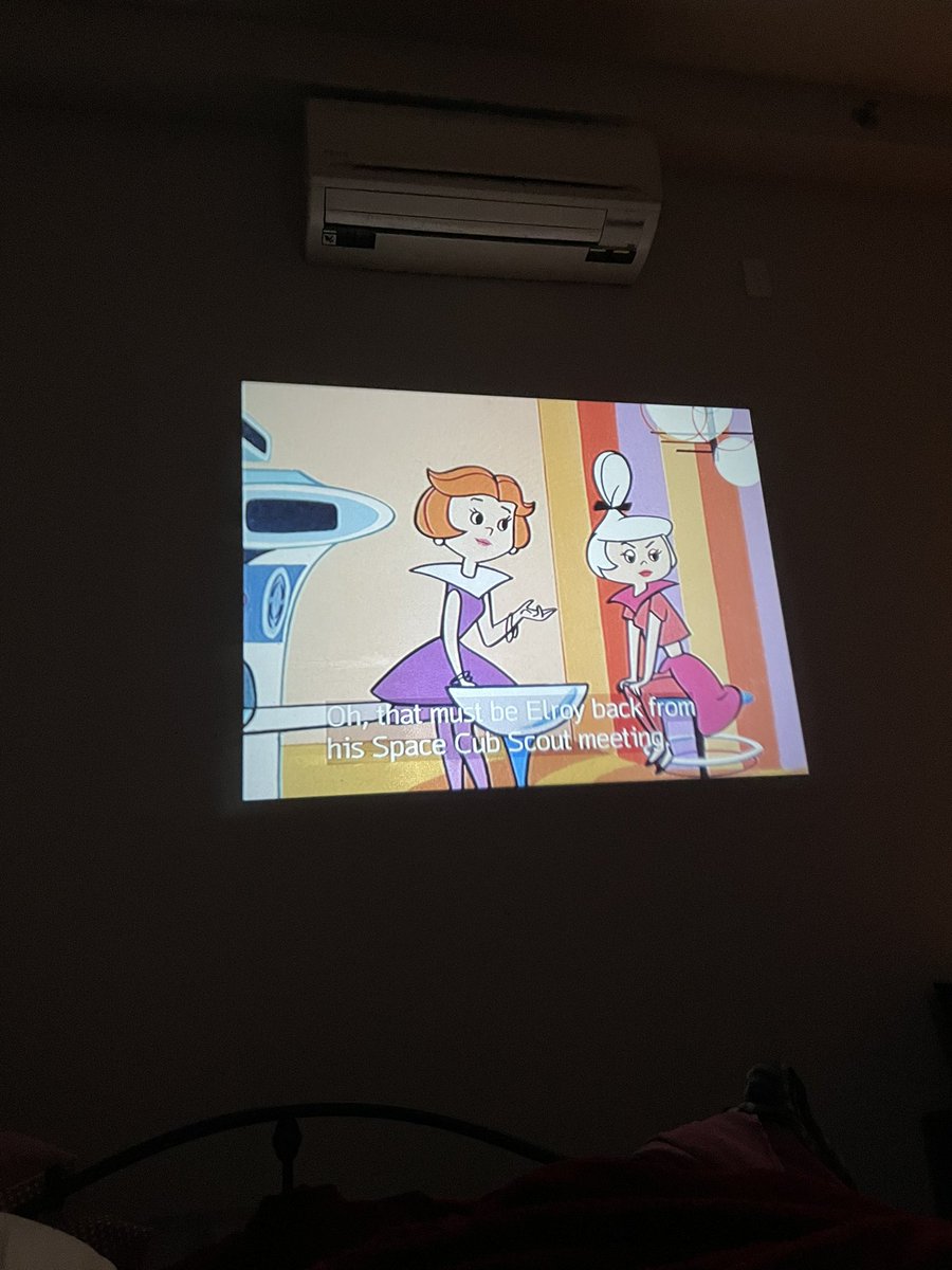 maiajohnson_'s tweet image. projector up‼️#realvibes