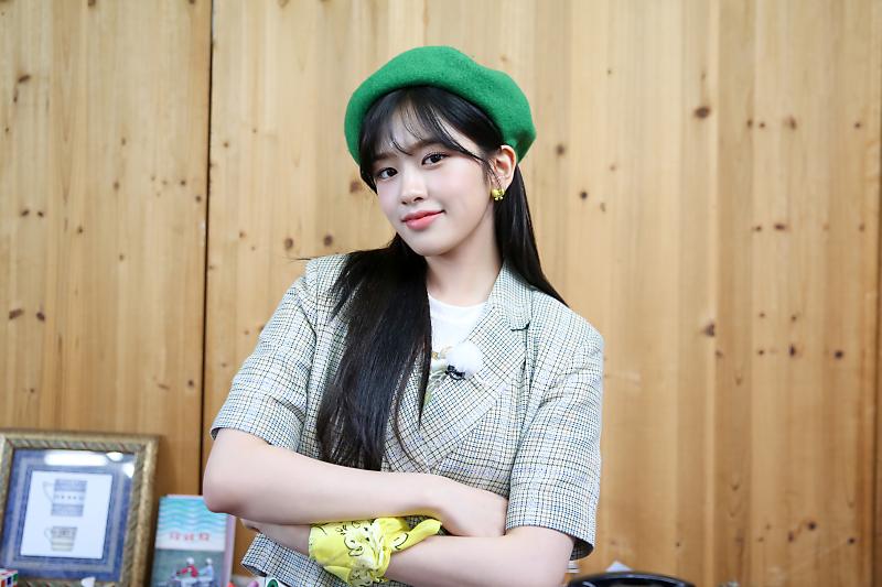 _yujin_an_'s tweet photo. 📸 
IVE <1,2,3 IVE 2> 
비하인드 포토  🏫🏕

#IVE #아이브
#YUJIN #유진 
#AfterLIKE #애프터라이크
#123IVE2 https://t.co/V4DCdSSUD9