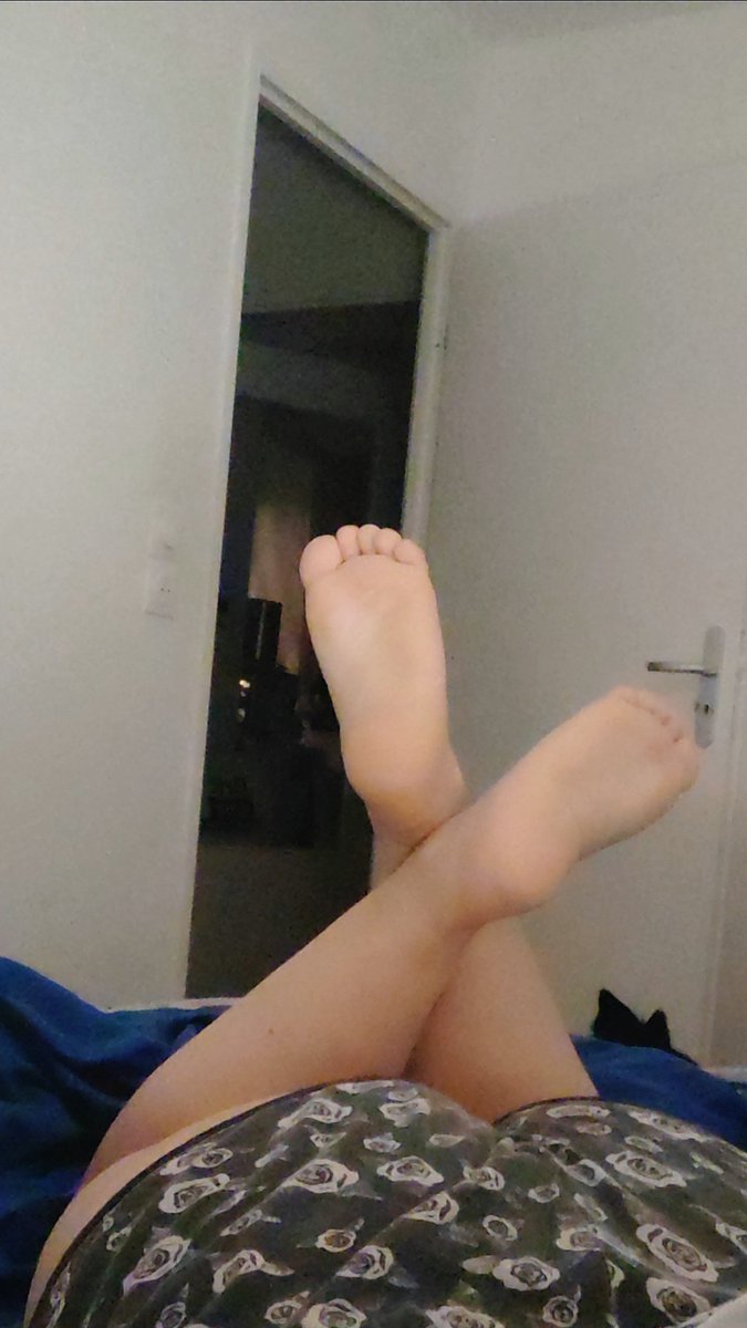 LadyFaene's tweet photo. Une bonne nuit de sommeil, et de jolis pieds délassés par la nuit... Bonne journée aux feet fetish 💦
#feet #feetfethish #feetpicsforsales #feetfetiche #feetloversonly #feettwitter https://t.co/idOF59DpgN
