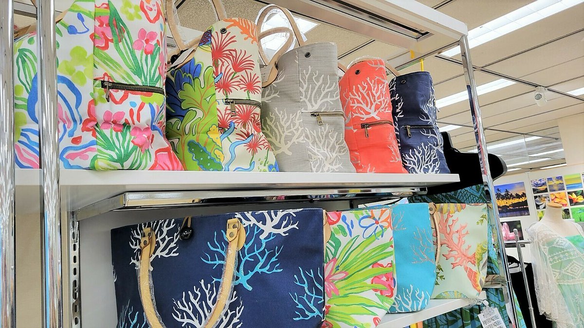 ハワイの風吹くウクレレ展 ウクレレの島 同時開催 ハワイアン マーケット In そごう横浜店 サザンオールスターズのベーシスト 関口和之 氏が企画 プロデュースするウクレレ展を開催 ハワイアン マーケット では色鮮やかなチュニックや雑貨をご用意