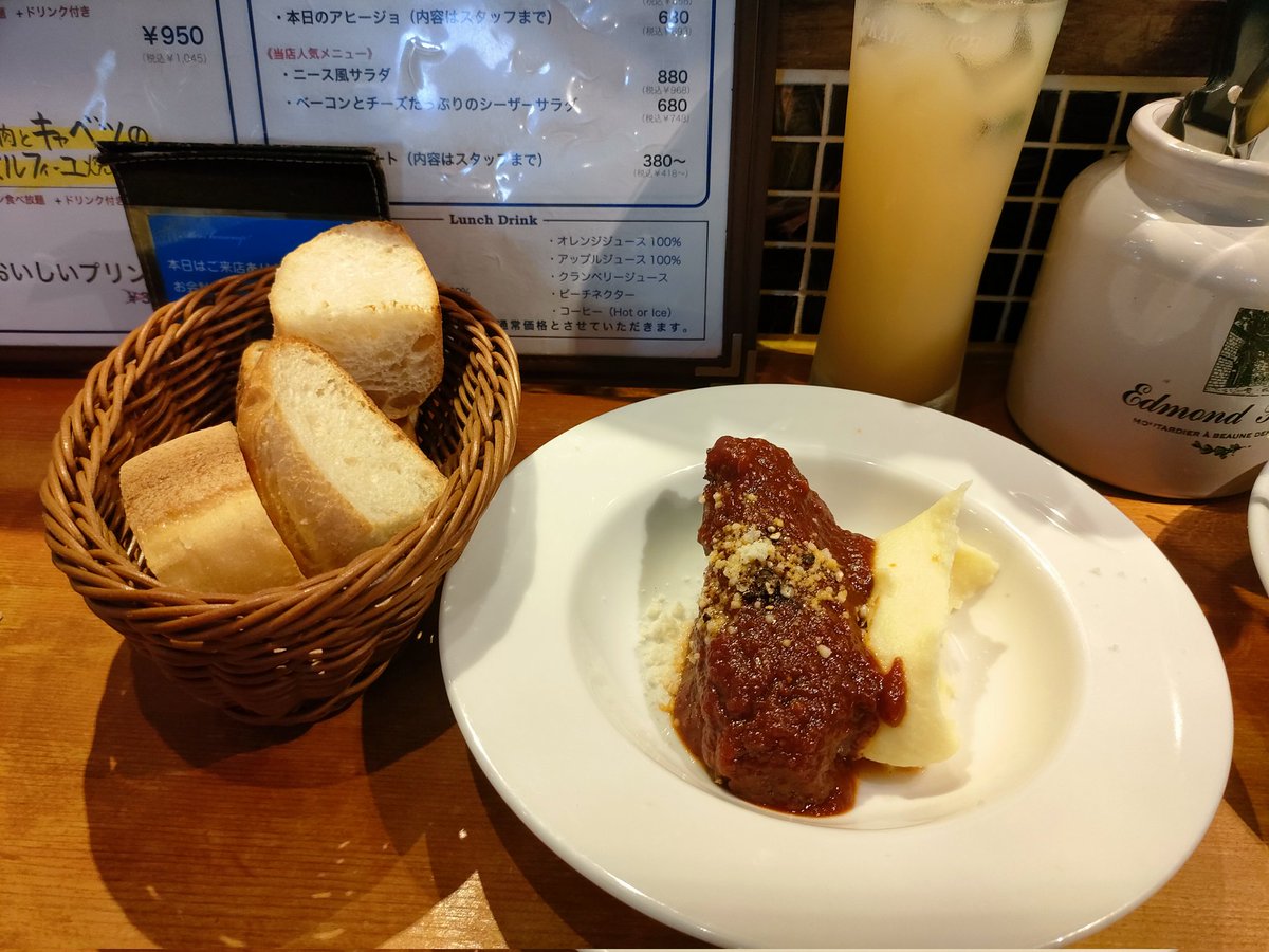 horo_s's tweet photo. 牛タンの赤ワイン煮込み https://t.co/b1yN4n3VyN