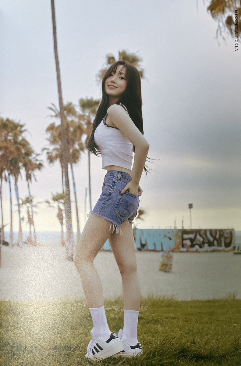 NMIXX 1ST PHOTOBOOK MIXXPEDIA : PICK LA 🤍 #NMIXX #엔믹스 #HAEWON