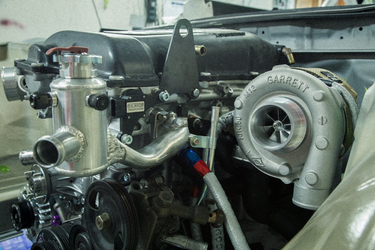 EsotericS15's tweet photo. Speedtek Trust mid mount style manifold, Garrett GTX3071R, AEWorks coolant swirl pot, Trust intake N15 flange manifold, NAPREC 80mm N15 throttle body, SARD fuel rails + 900CC injectors, DC Engineering 180 amp alternator. I'm very confident in this setup. https://t.co/ChJ09FxNQx
