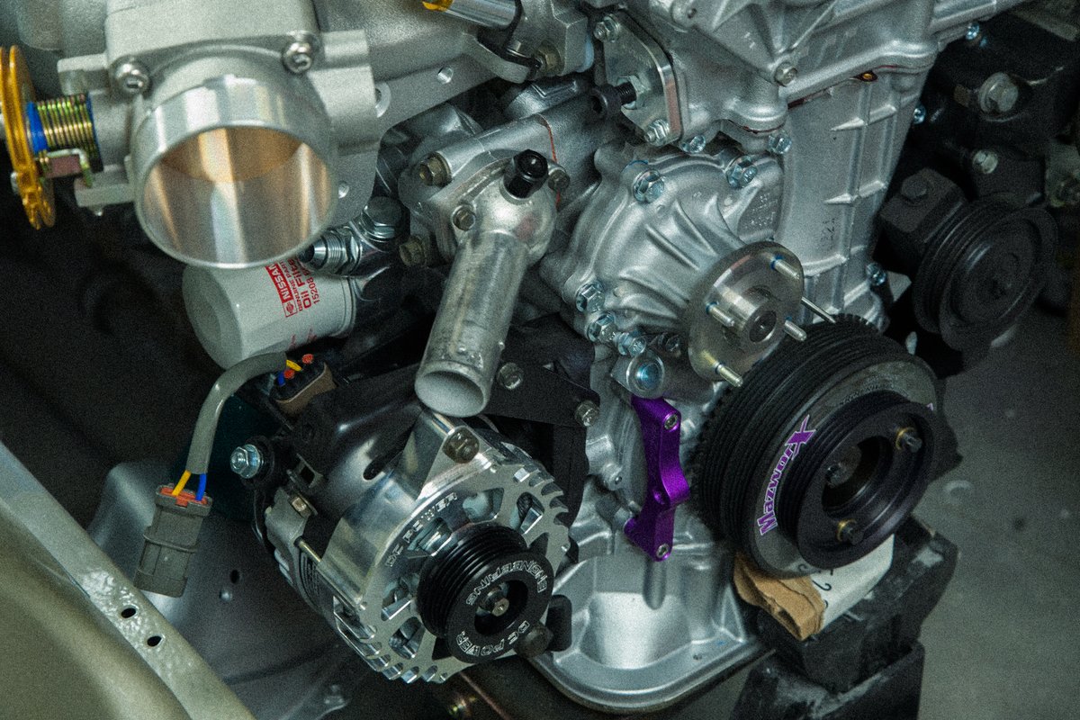 EsotericS15's tweet photo. Speedtek Trust mid mount style manifold, Garrett GTX3071R, AEWorks coolant swirl pot, Trust intake N15 flange manifold, NAPREC 80mm N15 throttle body, SARD fuel rails + 900CC injectors, DC Engineering 180 amp alternator. I'm very confident in this setup. https://t.co/ChJ09FxNQx