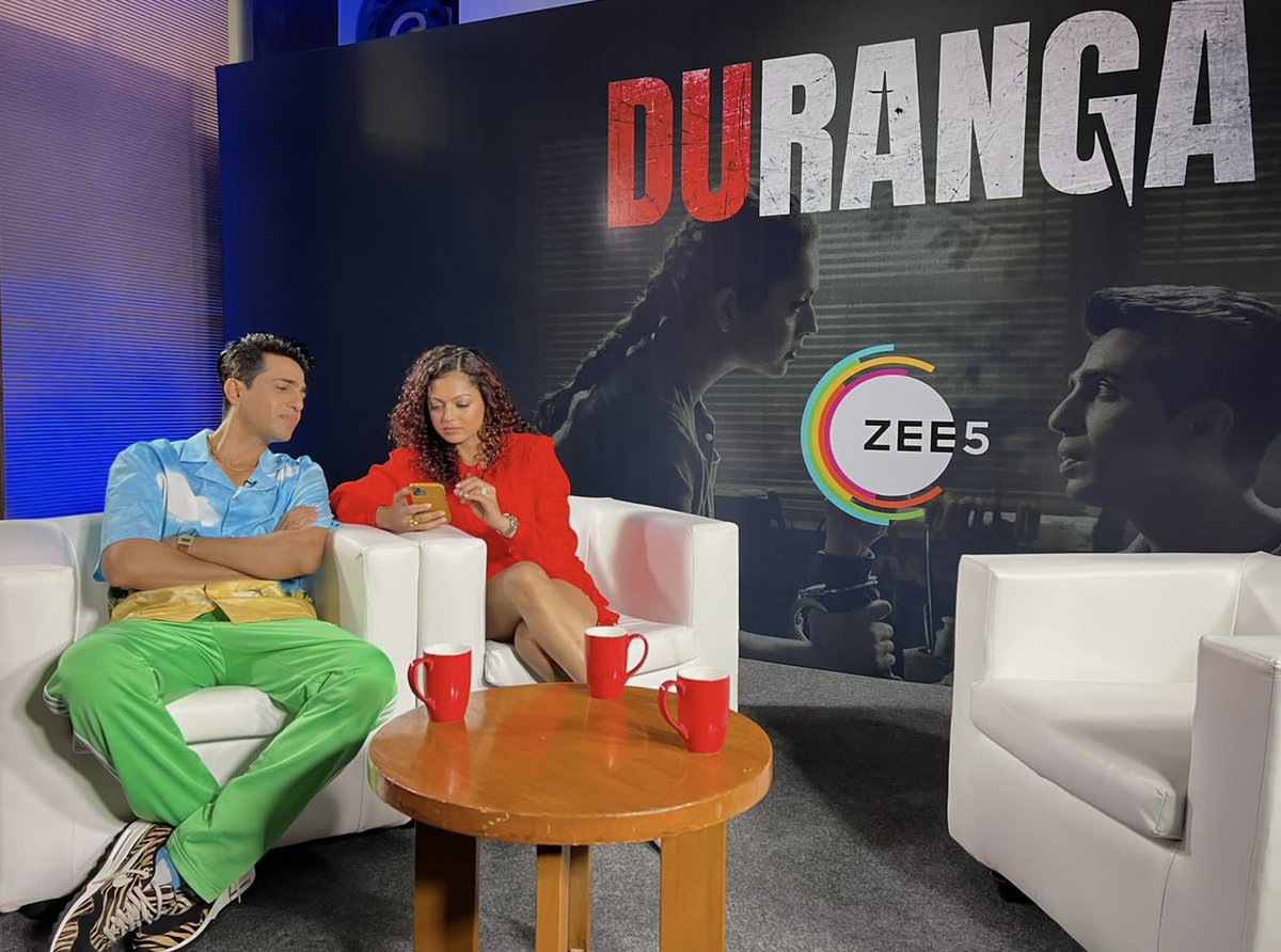 gulshandevaiah's tweet photo. Dhami + Devaiah: Very bright n Multiranga #durangaonzee5 #19thAug
@drashti10 https://t.co/r8rBpPoJIW