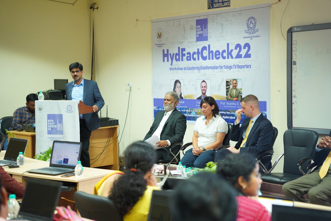sudhakarudumula's tweet photo. Speaking at #HydFactCheck22 conference at Osmania University Alanna international training manager of @factchecknet @Poynter and Frankie of @USCGHyderabad and Prof Stevenson @osmaniajmc1954 were there #FactsMatter https://t.co/C7LlWJtQ8B