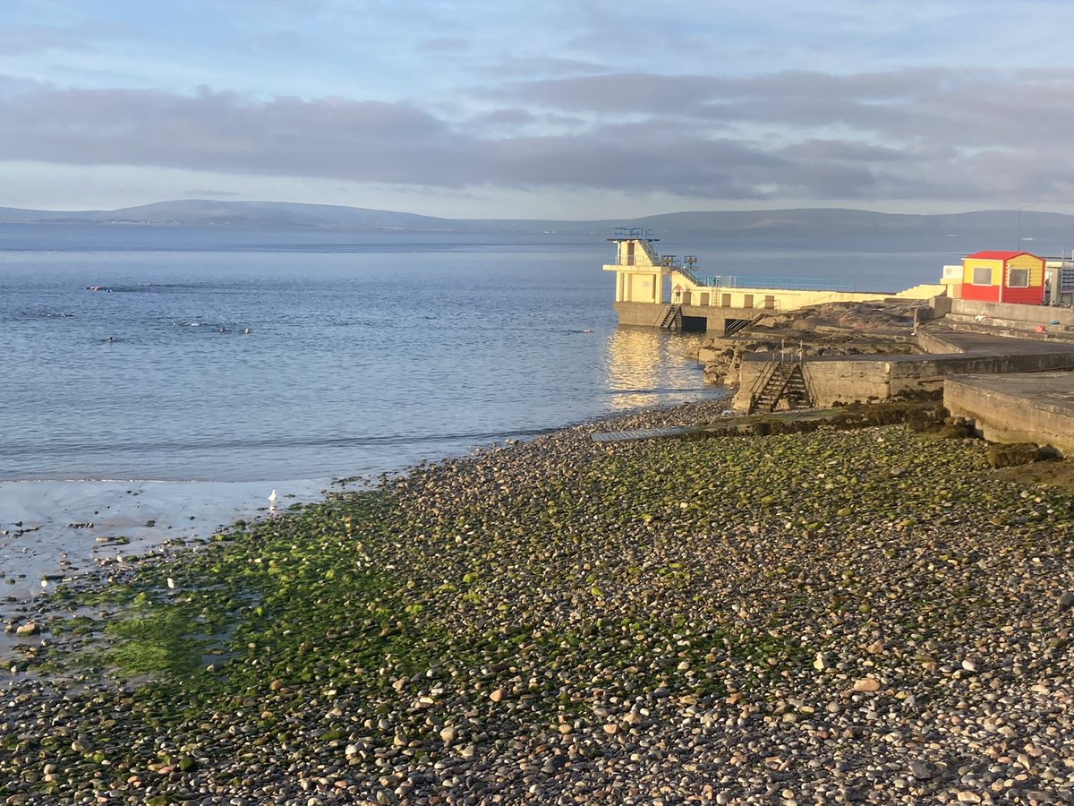 Noreendarcy's tweet photo. What a gorgeous morning π Go mbeidh muid beo ag an am seo arΓs #salthillprom #grattanbeach #blackrock #galwaybay #wildatlanticway #galwaycity #August2022 #summer #heatwave https://t.co/nSAHXC6MQO