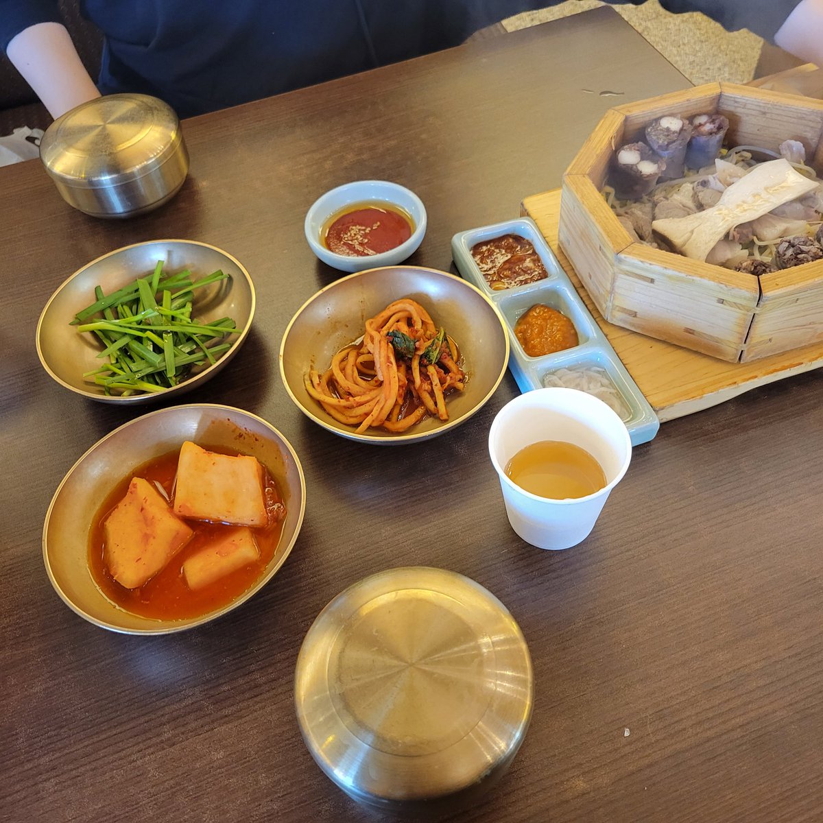 hanshokuka_sako's tweet photo. 📍ソウル・君子

「청와옥」
🍴청와옥 편백정식대표

📝スンデ、ゆで肉、野菜が入ったヒノキ蒸しとスンデクッパの定食💗地元の友達お墨付きです👍️

🚃⑤・⑦号線군자(クンジャ)駅5番出口すぐ
🚕서울 광진구 천호대로 562

#韓国旅行 #韓国グルメ
 #スンデ #クッパ #韓食家_sako https://t.co/0uemYKVI9d