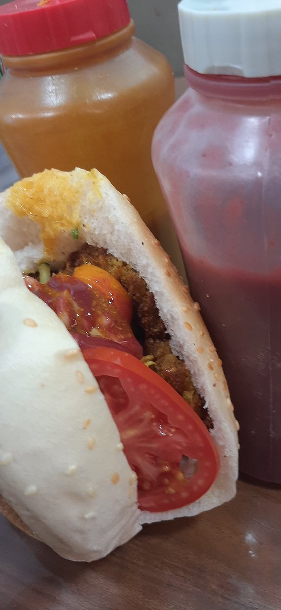 kozhinnazad's tweet photo. فەلافلە دەبڵ و خۆشەکەی بنار 🍔😋
#swra https://t.co/OWIhGxVAxk