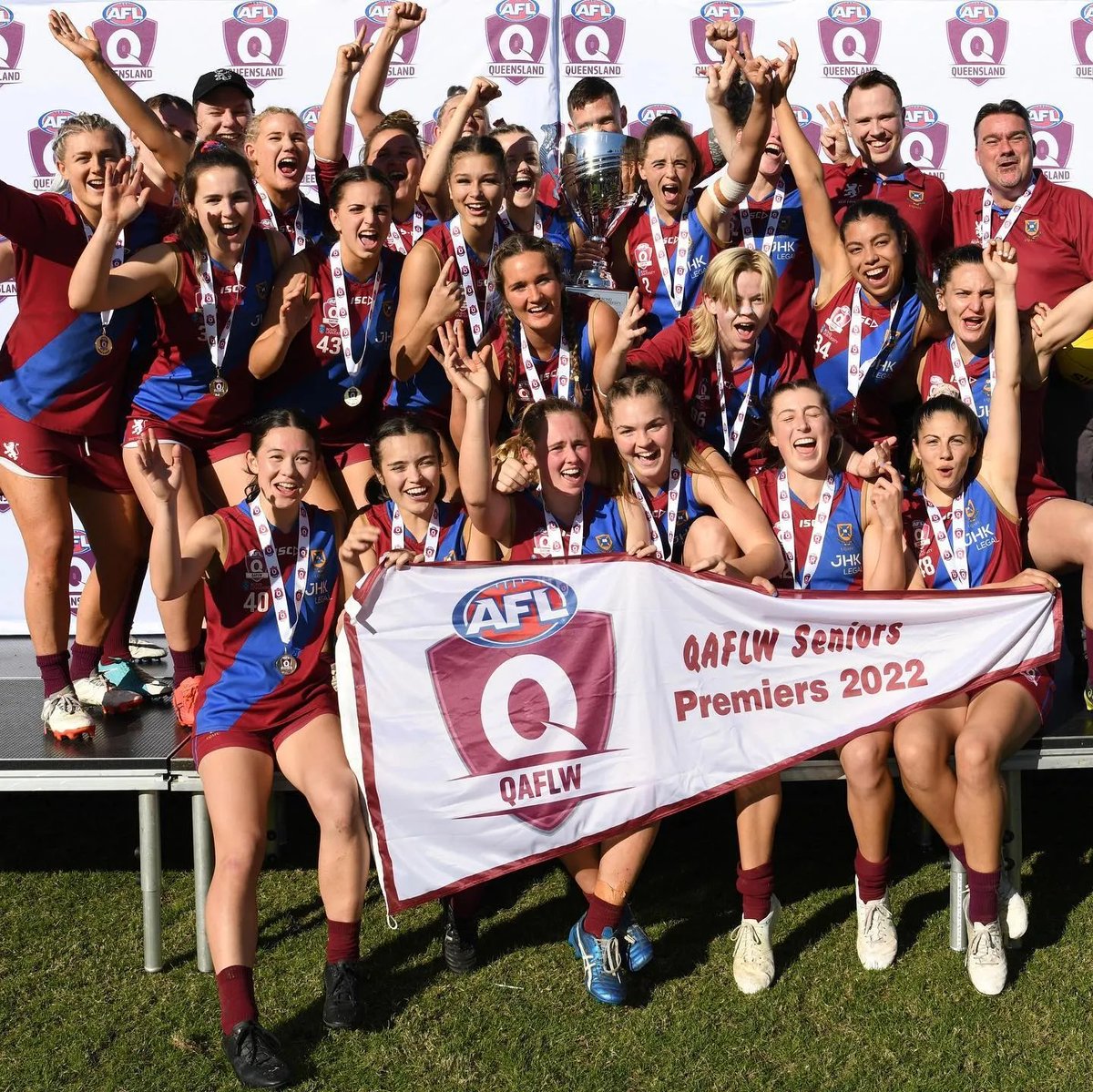 Congratulations to @UQAFC 2022 @BondUniversity QAFLW Premiers 🏆 Making it their back to back Premierships! 📸 via @AFLQ #MadeByISC #Teamwear #AFLQ #AFL #AussieRules #QAFLW